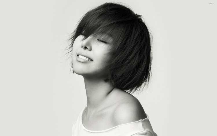 Лицо девушки с каре