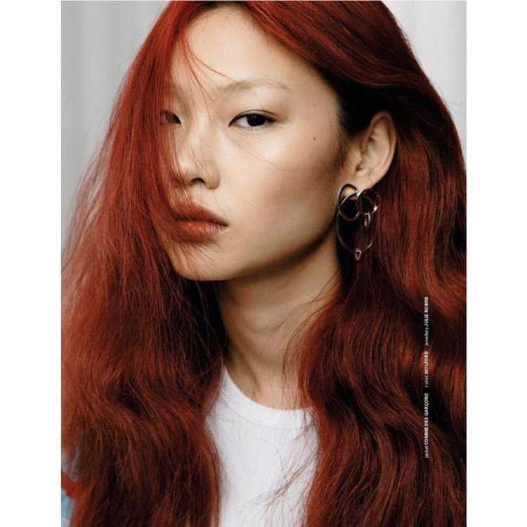 Hoyeon Jung s с рыжими волосами
