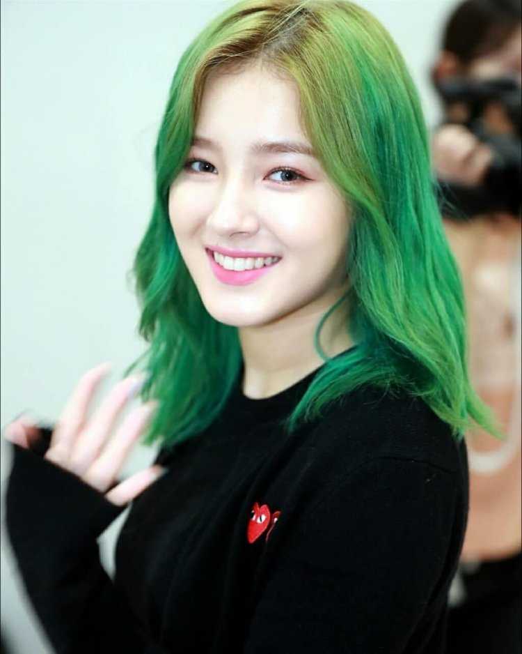 MOMOLAND BAAM Нэнси