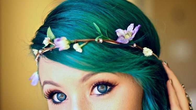 Японка с зелеными волосами27