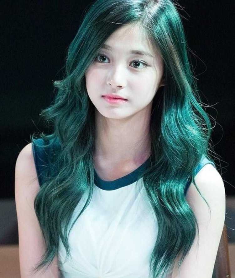 Tzuyu Green hair