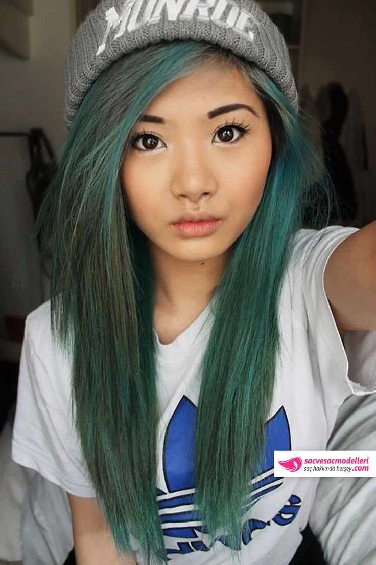 Азиат с зелеными волосами