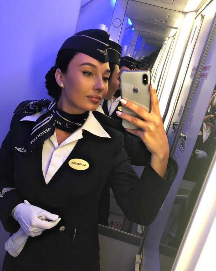 Алана Чейз стюардесса