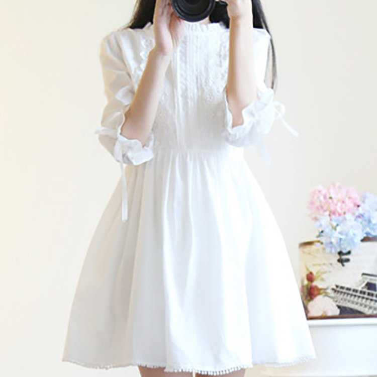 Тайки в коротком платье