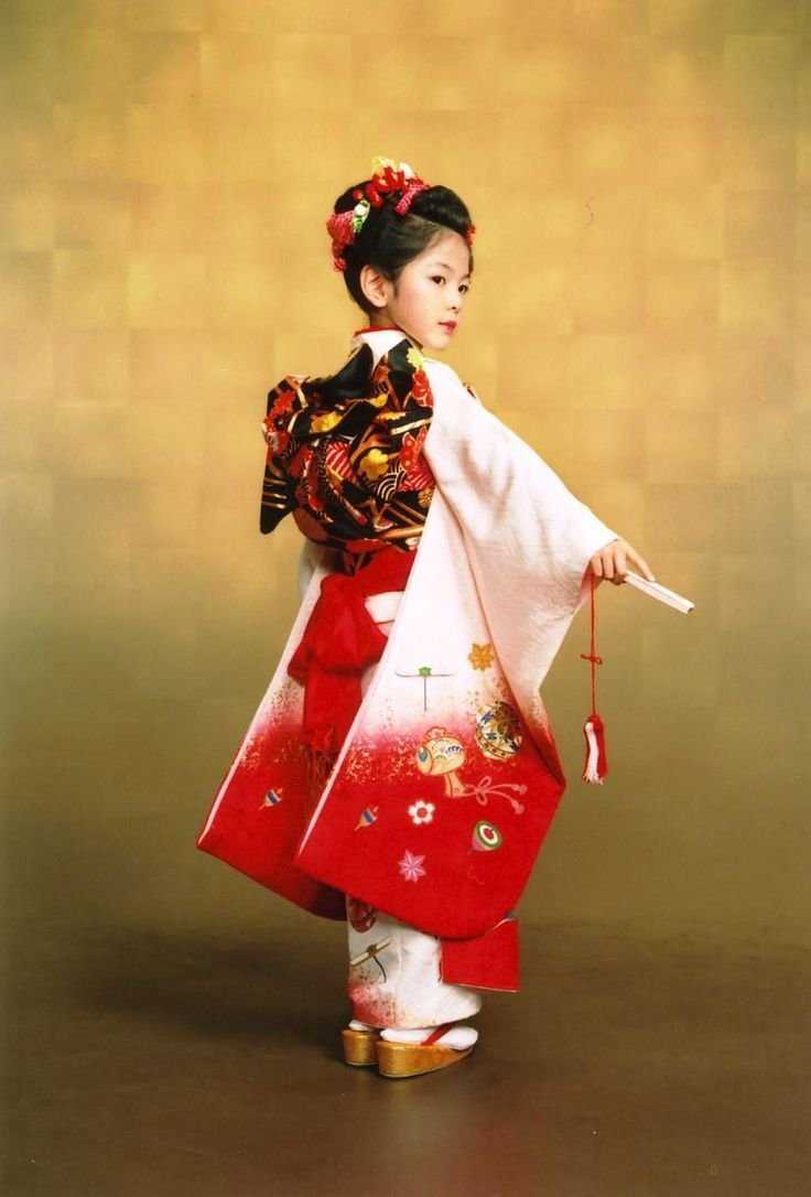 Японцы в национальных костюмах