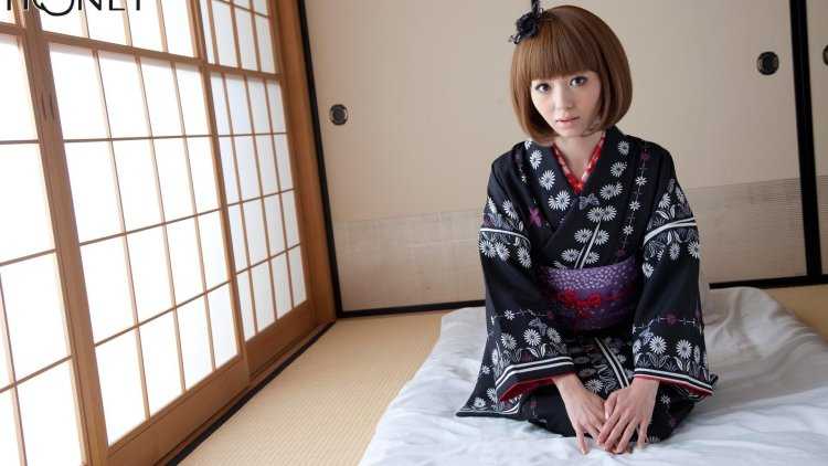 Японские девушки в традиционной одежде