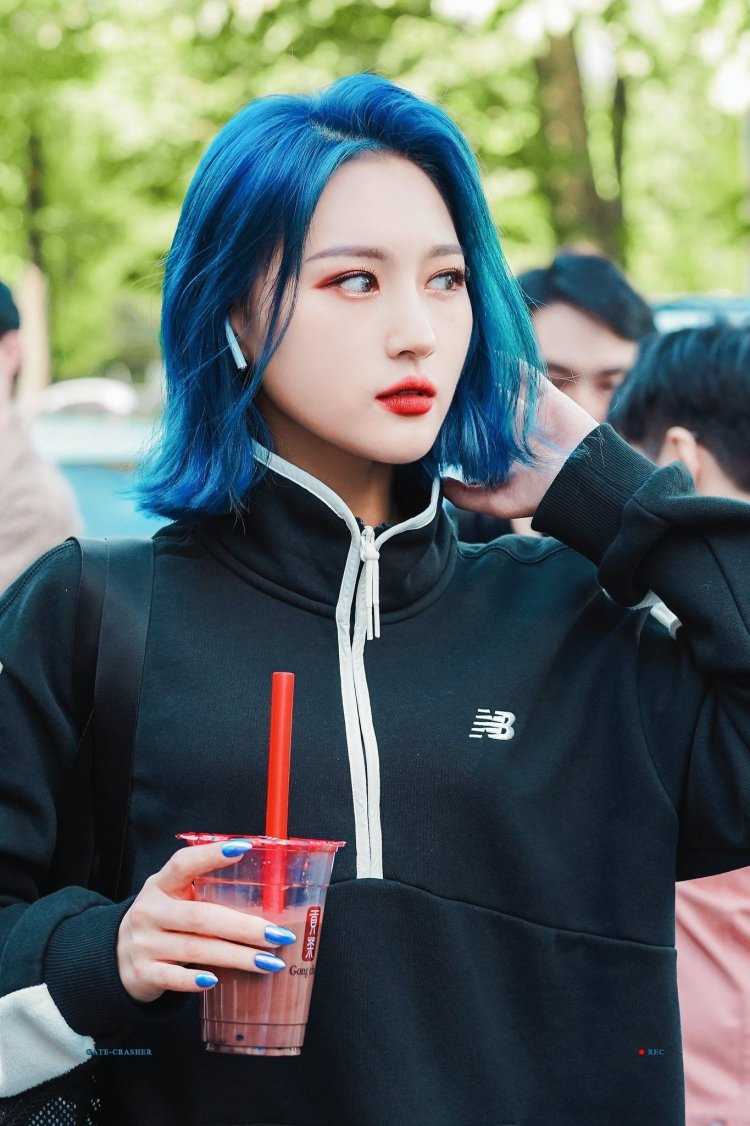 Dreamcatcher Siyeon синие волосы