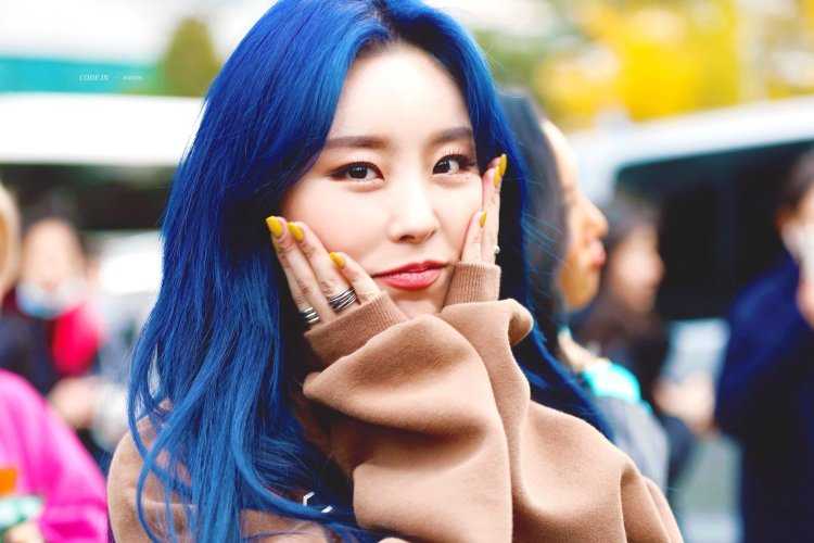 Группа MAMAMOO Хвин