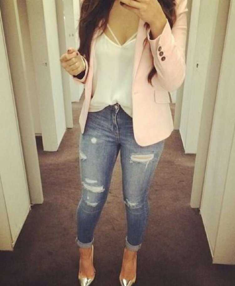 Брюнетка селфи в полный рост