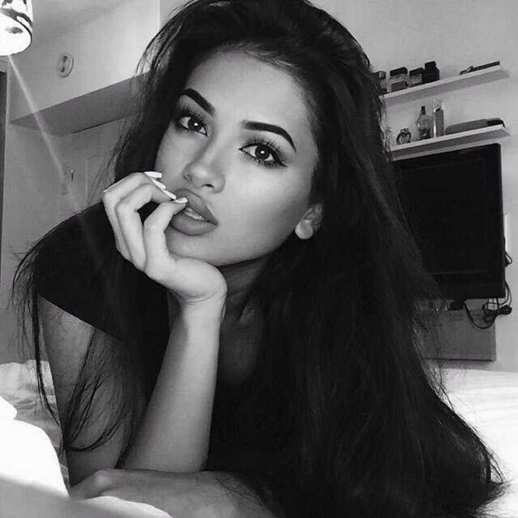 Красивые девушки с черными волосами