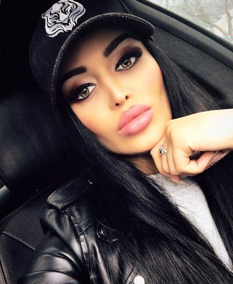 Нита Кузьмина в кепке