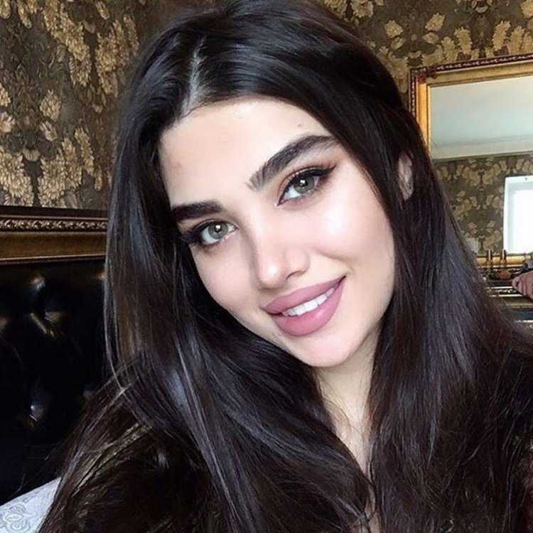 Кавказские современные девушки11