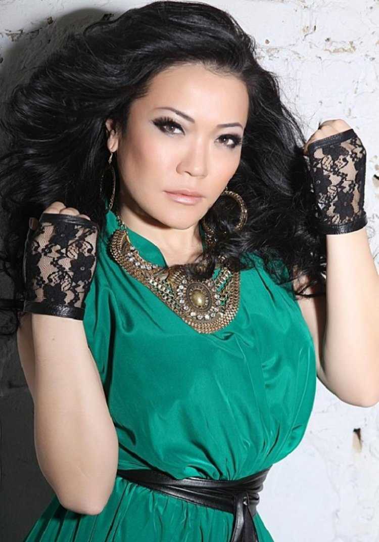 Казахская певица Асель