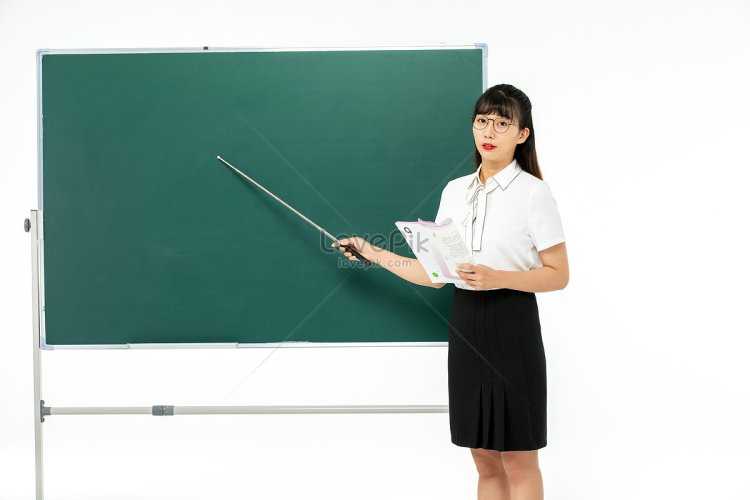 Учитель в Японии у доски