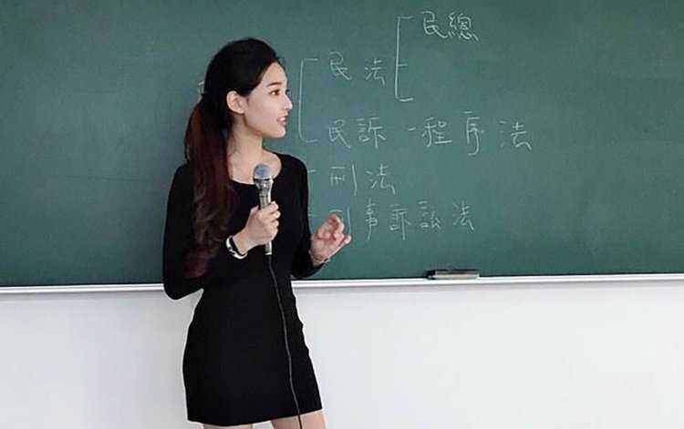 Самая красивая учительница из Тайваня