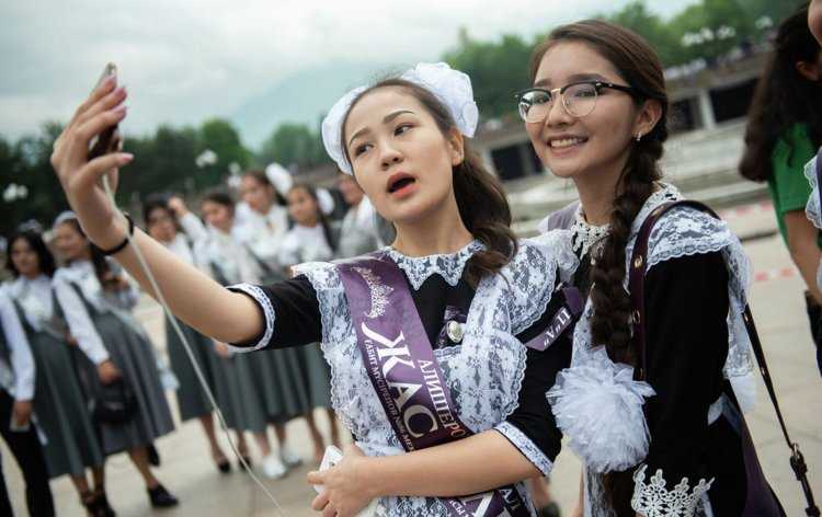 Выпускники казахстанских школ