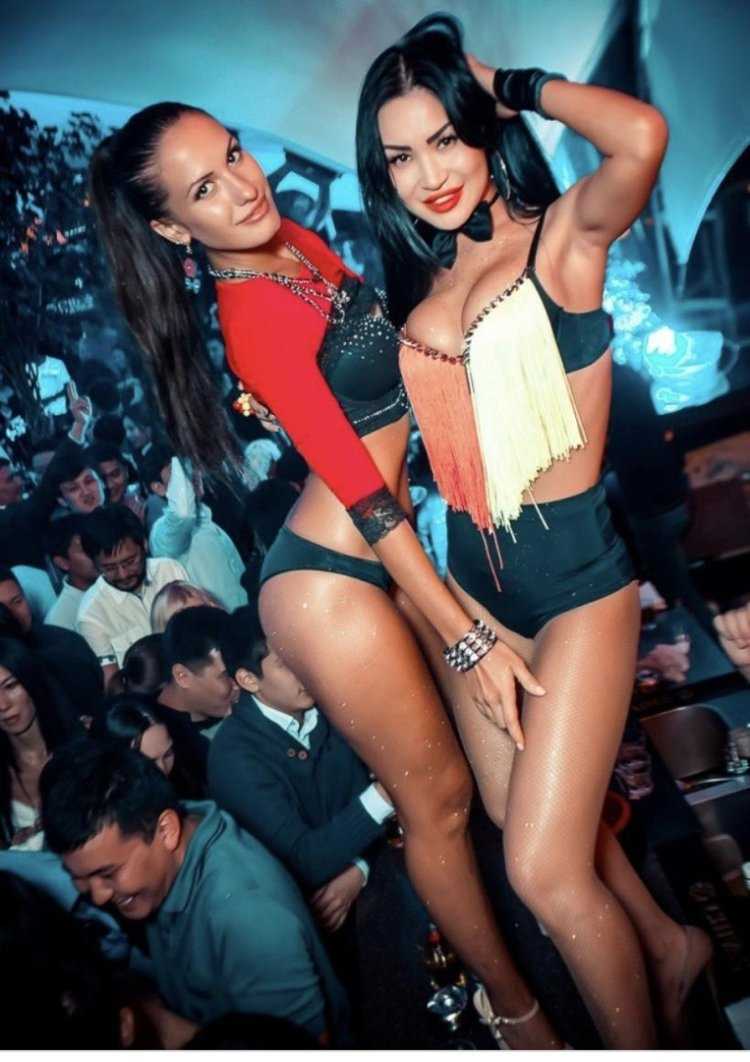 Танцовщицы в ночных клубах