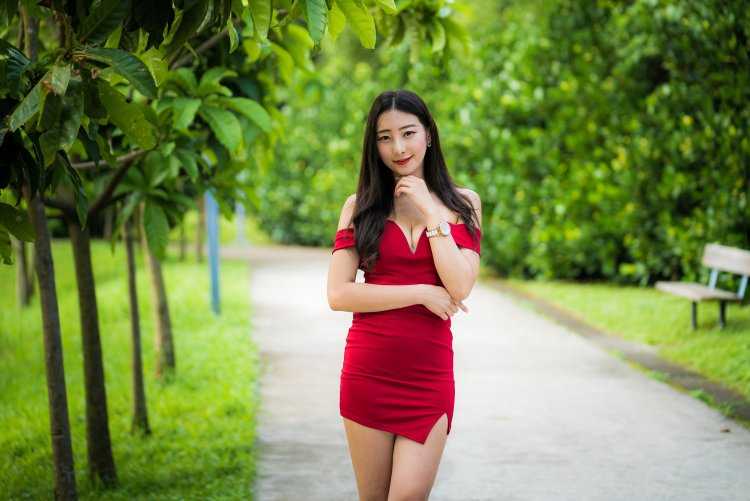 Азиаточки в платьях