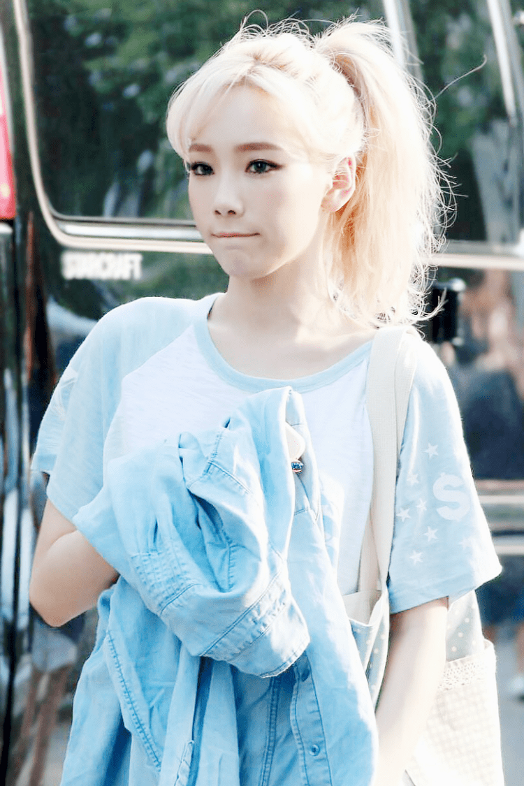 Тэён блондинка