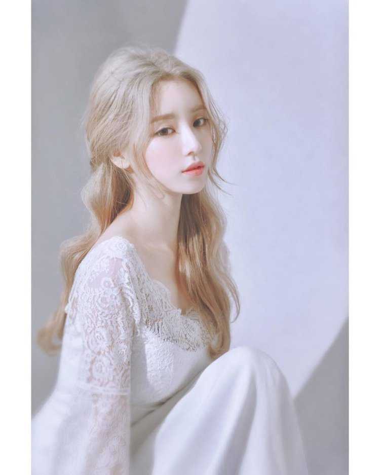 Кореянки со светлыми волосами