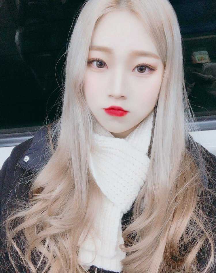 Модель из Кореи Ольджан блондинка