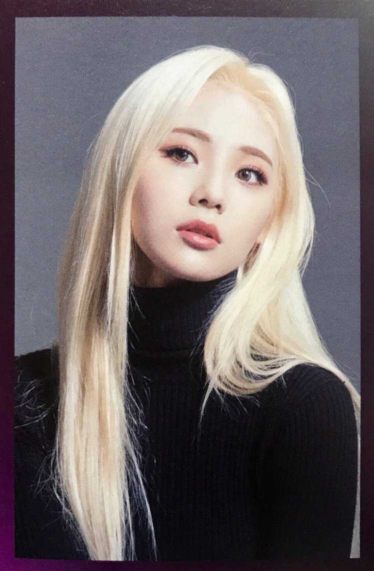 Loona JINSOUL блондинка