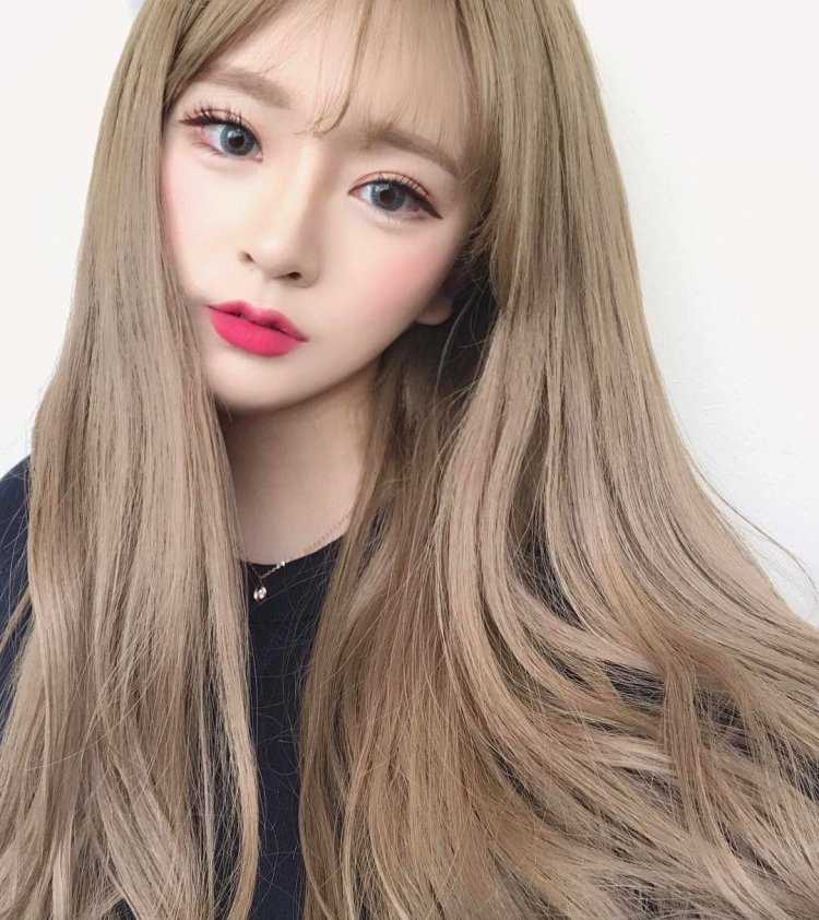 Улззанг Ольджан блондинка