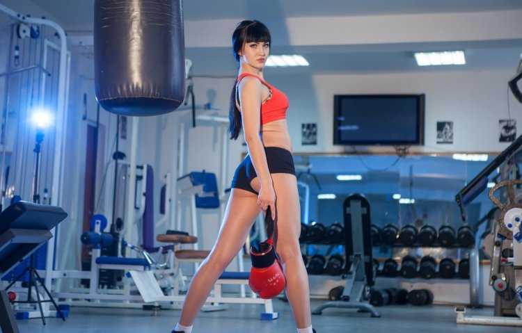 Зарина Низомиддинова в спортзале