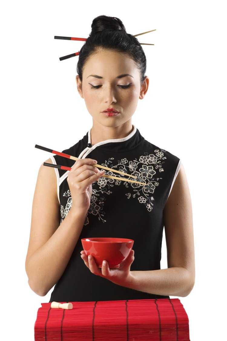 Китаянка с палочками