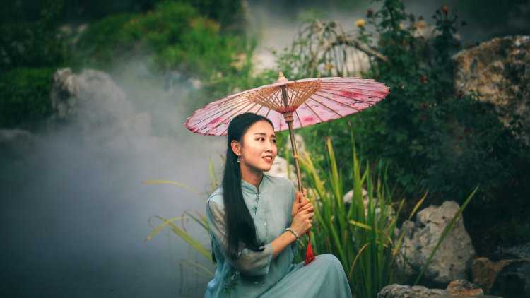 Китаянка с зонтиком