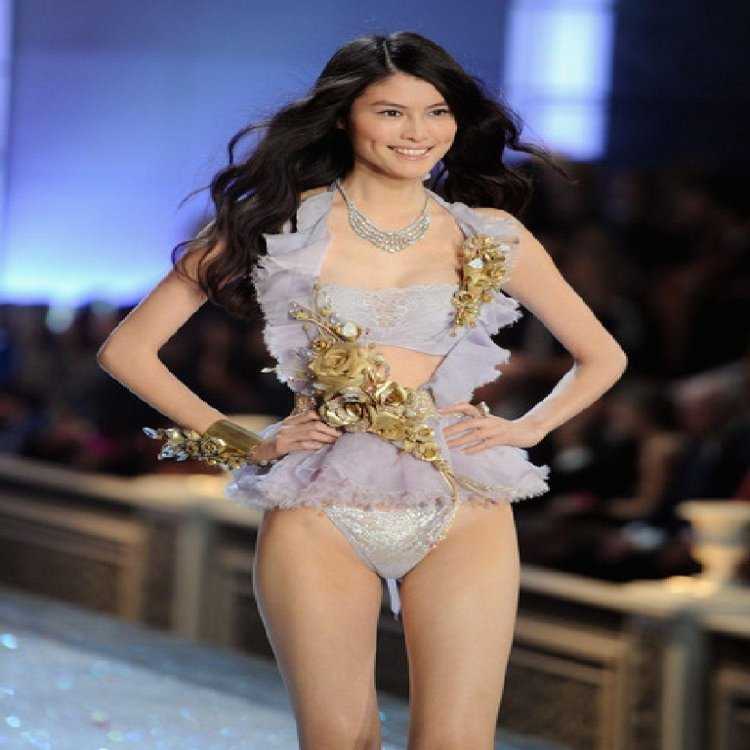 Китайская модель Виктория Сикрет