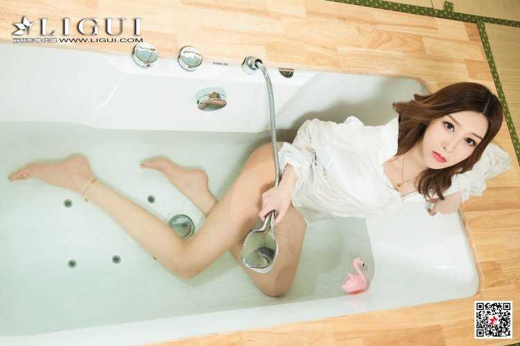 Красавицы в ванной мокрые