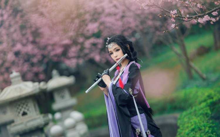 Японка с флейтой