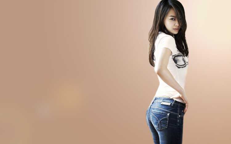 Японские девушки в джинсах