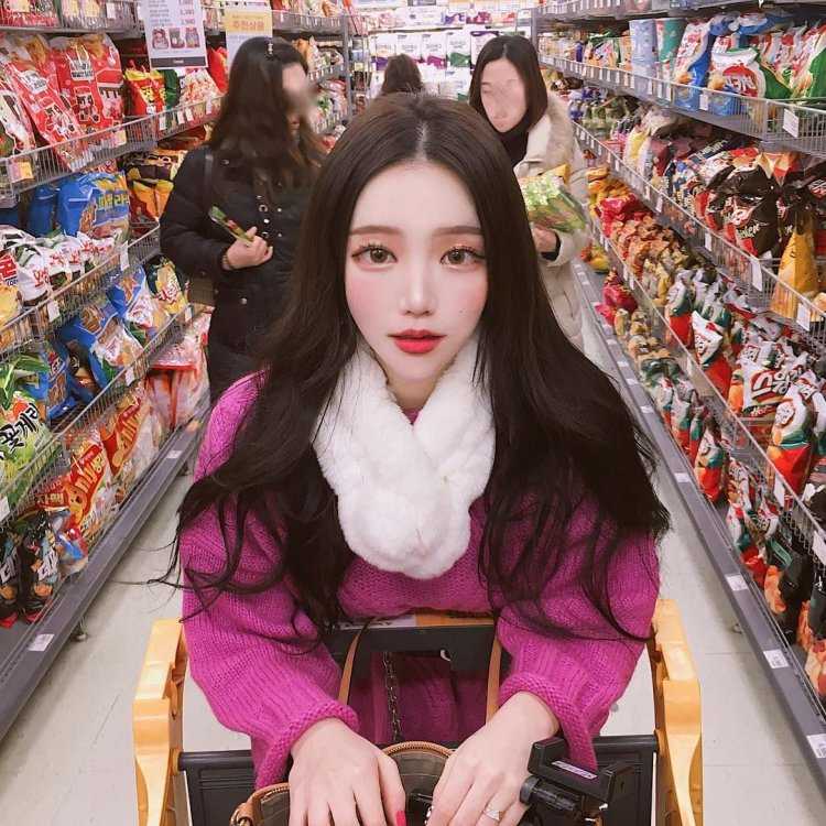 Милые кореянки в магазине