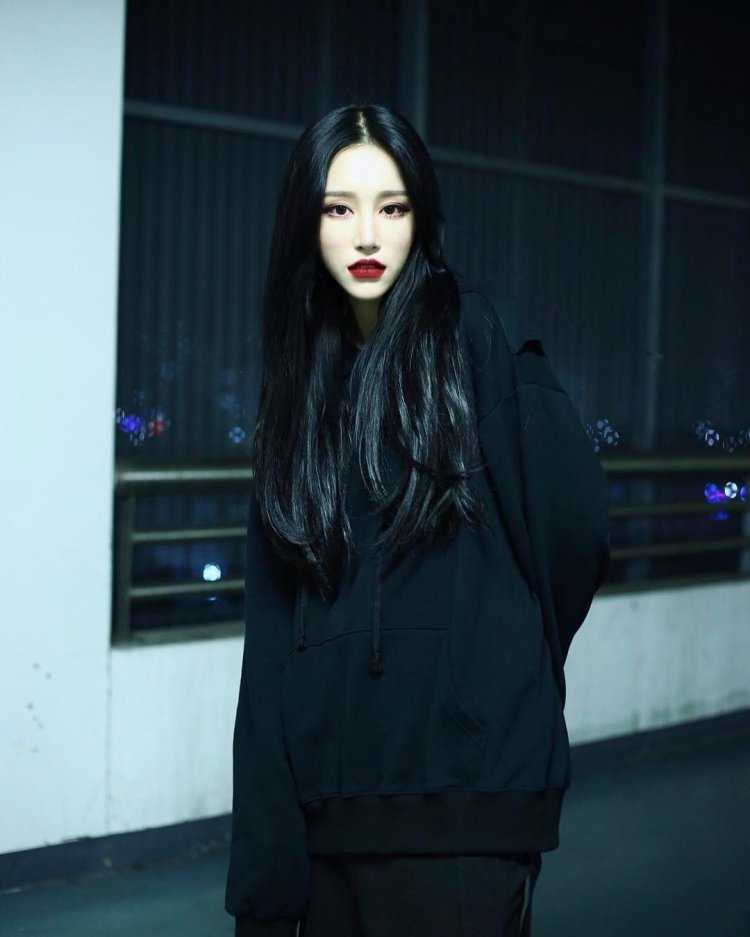 Кореянки с длинными черными волосами