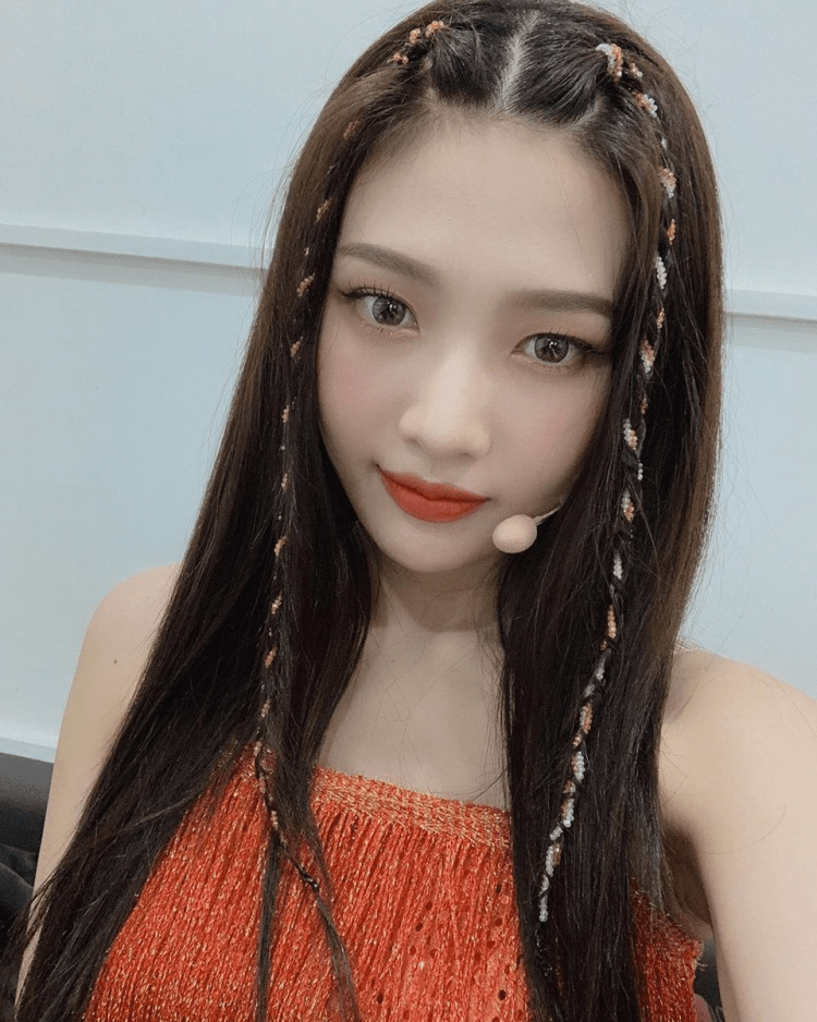 Джой Red Velvet с челкой