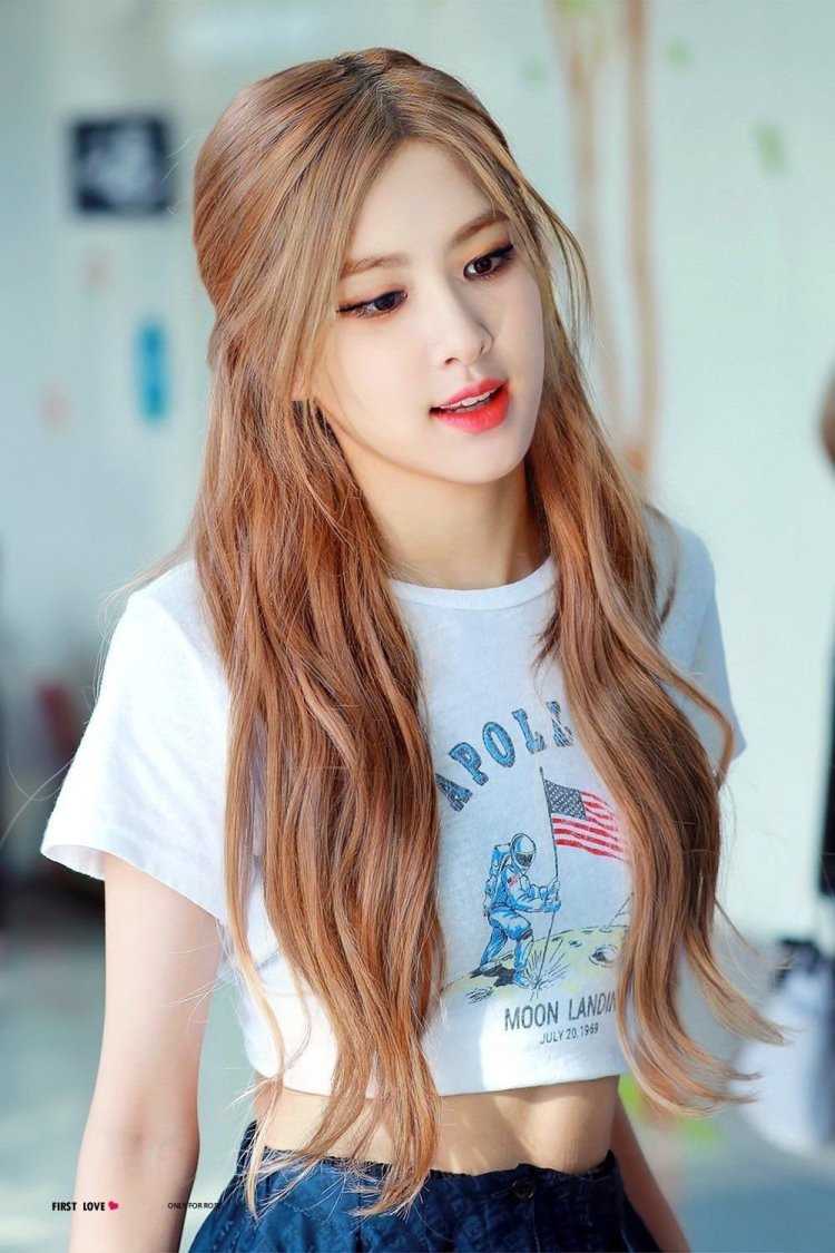 Розе Блэк Пинк блондинка