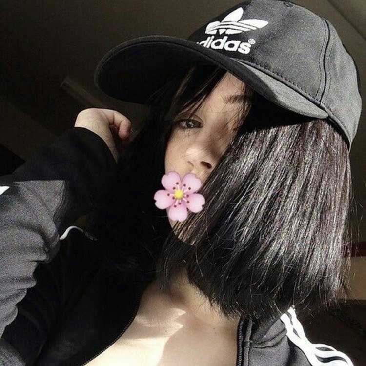 Кореянка в кепке