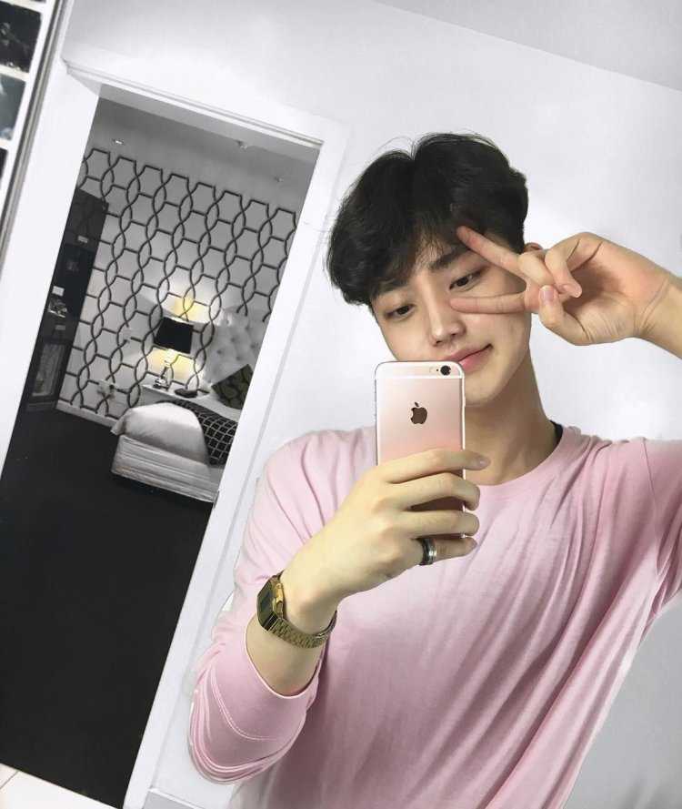 Кореан бойс тумблер селфи