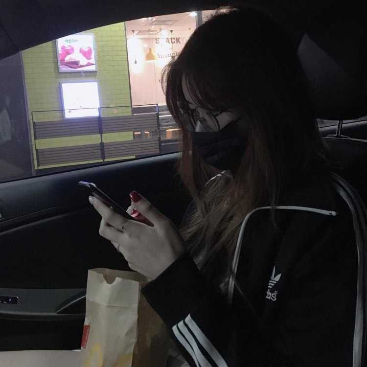 Кореец в машине без лица