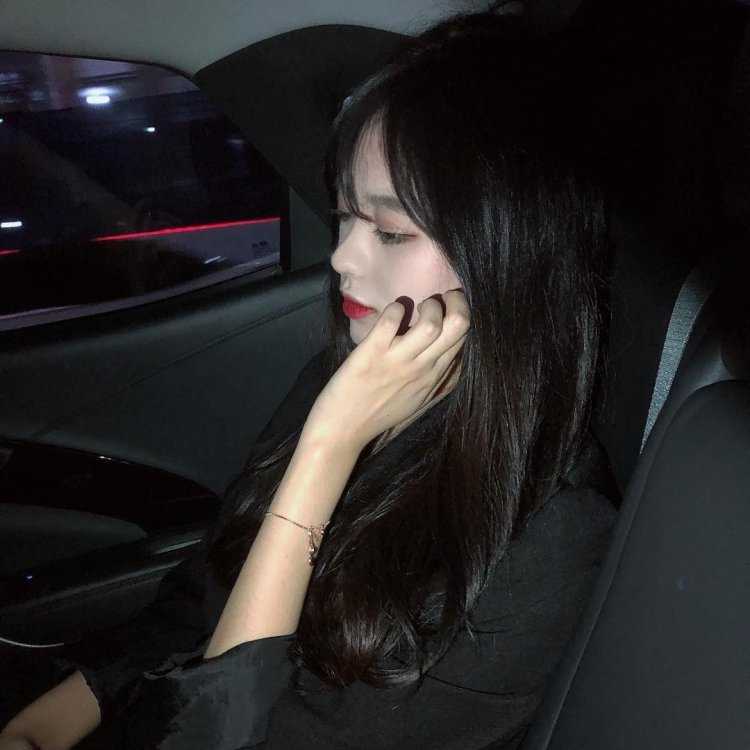 Кореянка в машине