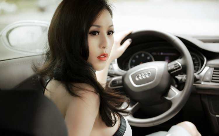 Девушки азиатки с машинами