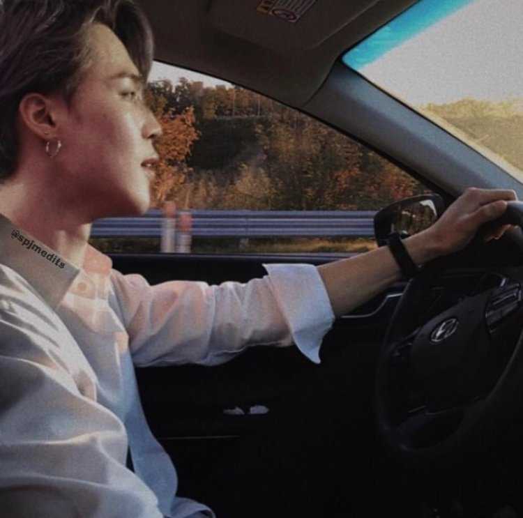 Чимин БТС за рулём