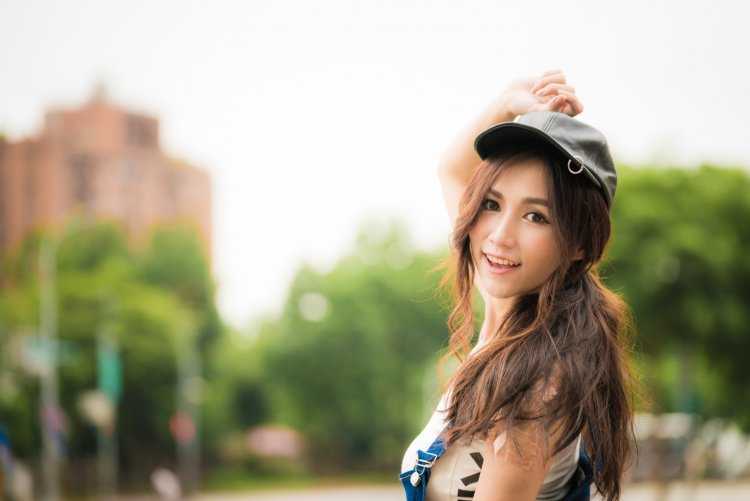 Бейсболка на Азиатке