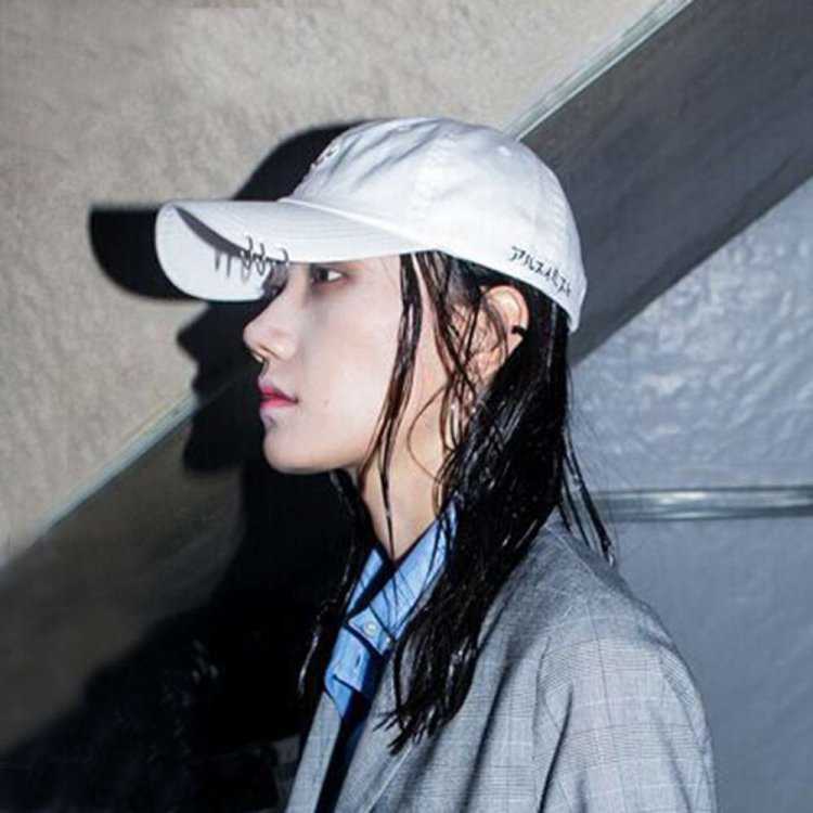 Кореянка в кепке