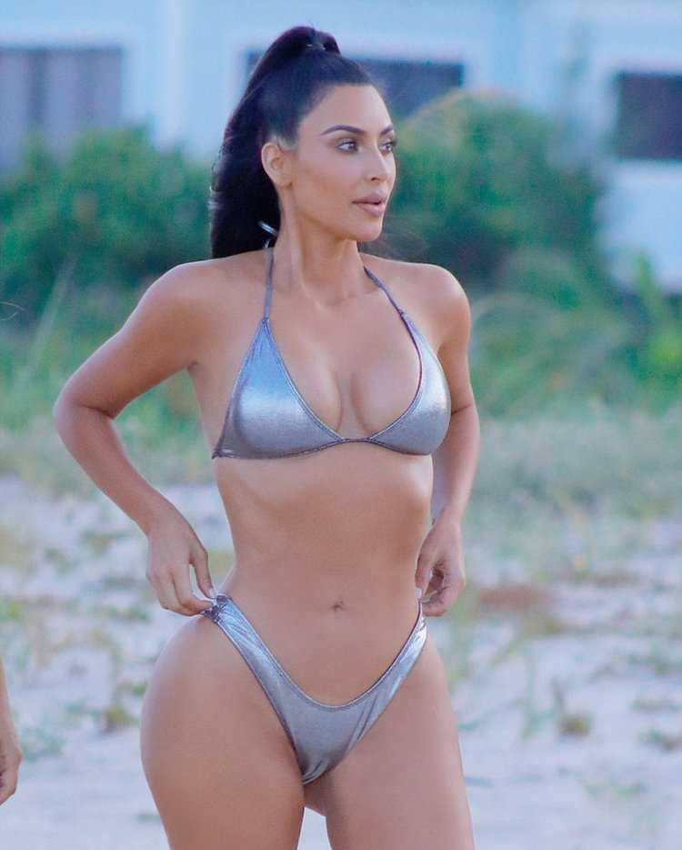 Красивая армянка в купальнике31