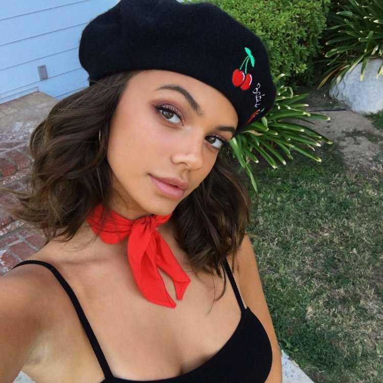 Келси Кэлмайн модель