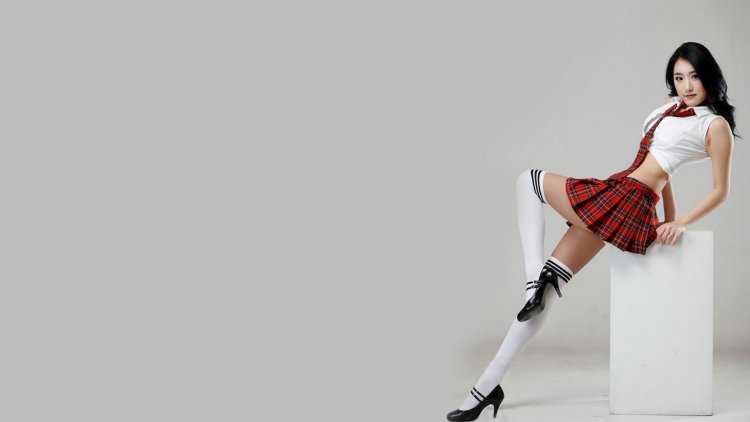 Девушки в юбках на рабочий стол