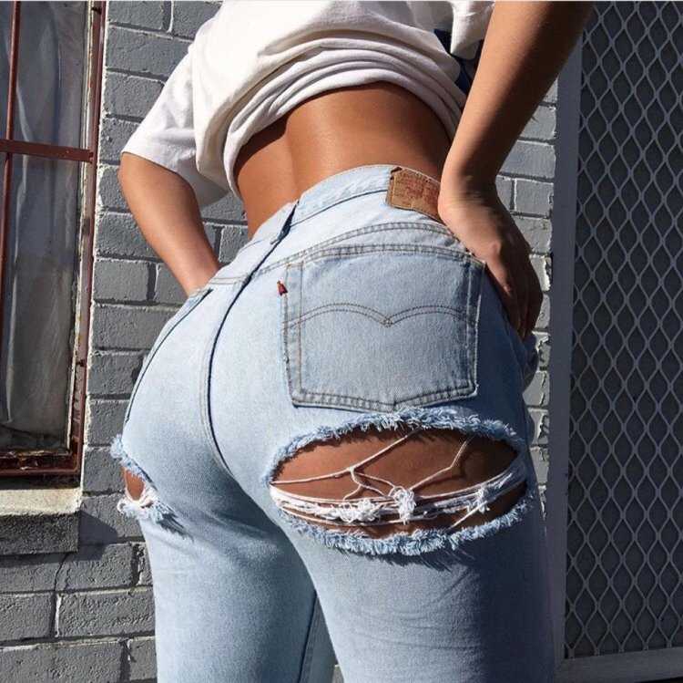 Красивые попы в джинсах